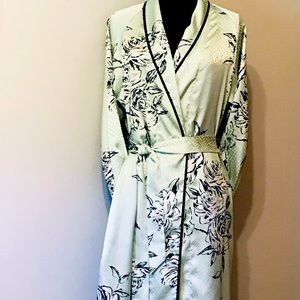 Jones New York Ladies’ Robe